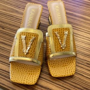 Yellow crocodile and yellow V in gold shoes.